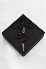 Κολιέ Κολιέ ροζάριο με μαύρη αλυσίδα και χρυσό γεωμετρικό στοιχείο Eleven K Jewelry