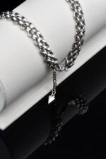 Κολιέ Κολιέ κοντό με φαρδιά ασημί αλυσίδα και γεωμετρικό στοιχείο Eleven K Jewelry