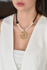 Eleven K -The Summer Edit Collection CALISTA – Κολιέ με μαργαριτάρια, τουρμαλίνη κι επίχρυσο μοτίφ κοράλλι Eleven K Jewelry