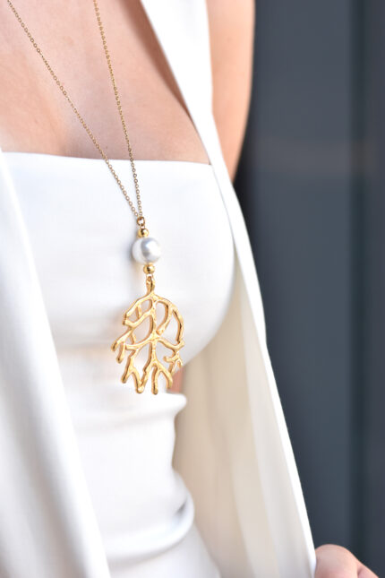 Eleven K -The Summer Edit Collection DOREA – Long Necklace with Mother of Pearl and Gold-Plated Coral Eleven K Jewelry