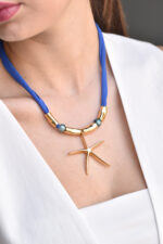 Eleven K -The Summer Edit Collection STELLA – Κολιέ με μπλε ελαστική κορδέλα και μεγάλο επίχρυσο αστερία Eleven K Jewelry