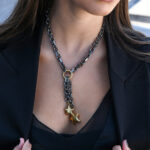 The SERENE Capsule CELESTE -Κολιέ με gunmetal αλυσίδα και κρεμαστά χρυσά αστέρια Eleven K Jewelry