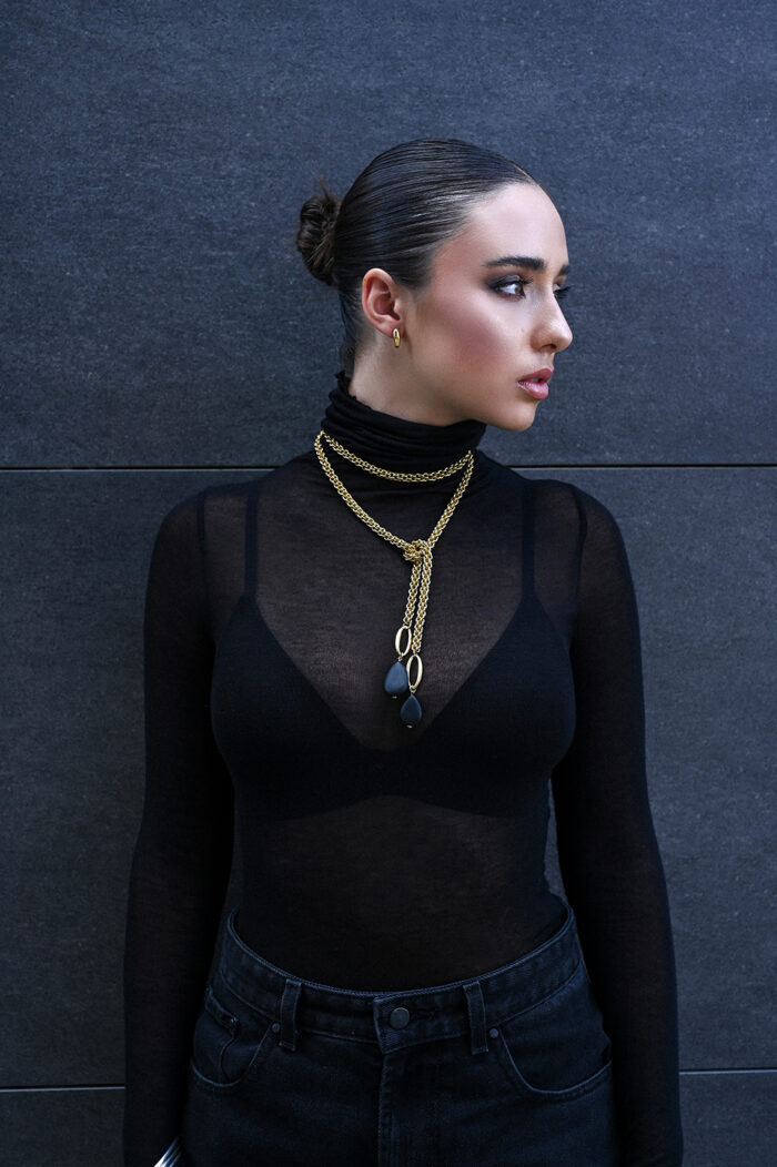 The SERENE Capsule SOLENNE –Πολυμορφικό statement κολιέ με επίχρυση αλυσίδα και μαύρες πέτρες οψιδιανού Eleven K Jewelry