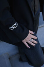 URBAN CODE URBAN CODE: THE RINGS – Ασημί ανοιχτό δαχτυλίδι με οργανική φόρμα σε minimal ύφος Eleven K Jewelry