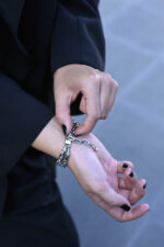 URBAN CODE ARMOR – Statement βραχιόλι ταυτότητα ασημί με διπλή ατσάλινη αλυσίδα Eleven K Jewelry