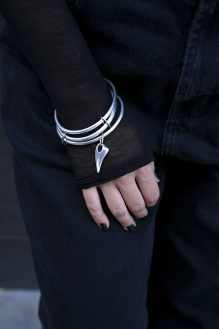 URBAN CODE AUREA – Βραχιόλι τριπλό ασημί με κρεμαστό στοιχείο κέρατο Eleven K Jewelry