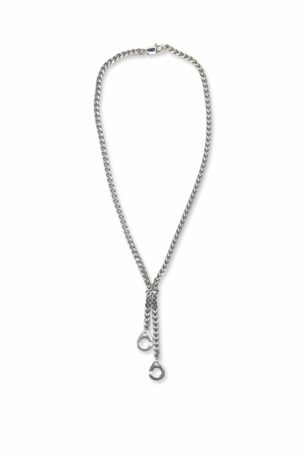 URBAN CODE RAGE – Ασημί κολιέ γραβάτα με κρεμαστά στοιχεία χειροπέδες Eleven K Jewelry