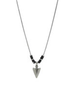 URBAN CODE ROGUE – Ασημί κολιέ με κεραμικές πέτρες και μεταλλικό βέλος σε ethnic chic ύφος Eleven K Jewelry