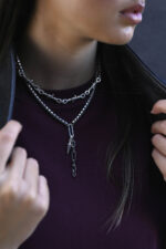 URBAN CODE REBEL – Ασημί κολιέ τσόκερ με ιδιαίτερη μεταλλική πλέξη σε rock ύφος Eleven K Jewelry