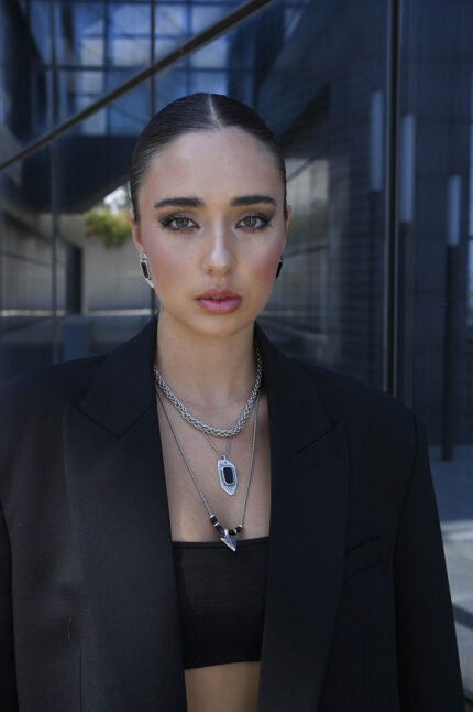 URBAN CODE ROGUE – Ασύμμετρο ασημί βραχιόλι χειροπέδα με μαύρο σμάλτο Eleven K Jewelry