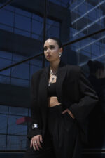 URBAN CODE ROGUE – Κολιέ ασημί με διπλή αλυσίδα και κρεμαστό γεωμετρικό στοιχείο με μαύρο σμάλτο Eleven K Jewelry