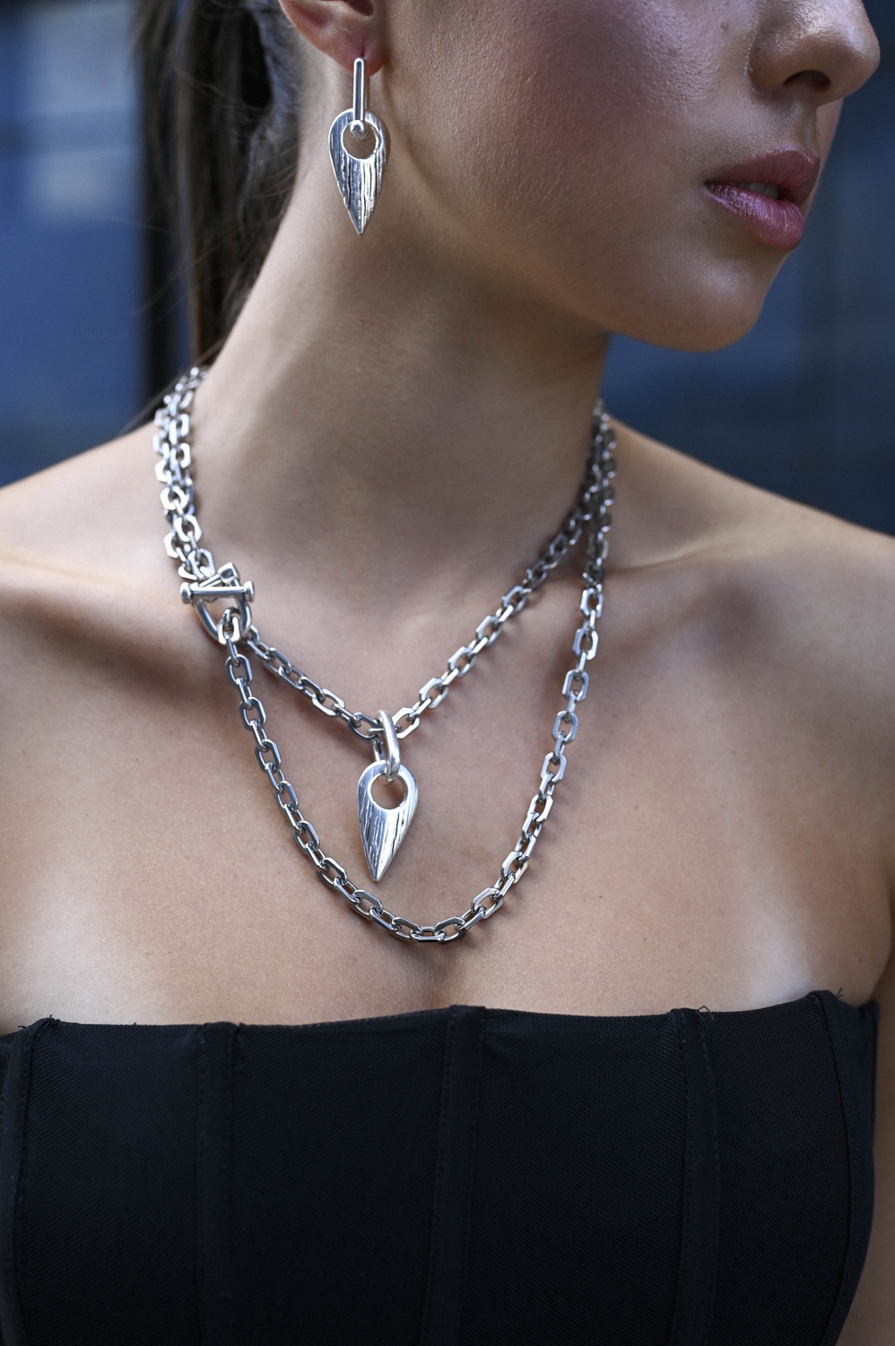 DIVINE – Κολιέ με διπλή ασημί chunky αλυσίδα και statement στοιχείο elevenkjewelry.com URBAN CODE URBAN CODE DIVINE – Κολιέ με διπλή ασημί chunky αλυσίδα και statement στοιχείο Eleven K Jewelry