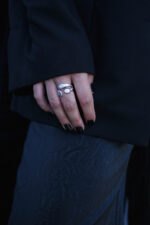 URBAN CODE URBAN CODE: THE RINGS – Ασημί ανοιχτό δαχτυλίδι με οργανική φόρμα σε minimal ύφος Eleven K Jewelry