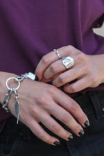 URBAN CODE URBAN CODE: THE RINGS – Ασημί φαρδύ δαχτυλίδι με οργανική φόρμα και αντικέ φινίρισμα Eleven K Jewelry