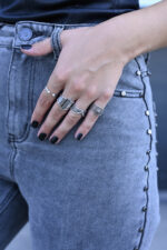 URBAN CODE URBAN CODE: THE RINGS – Ασημί σεβαλιέ δαχτυλίδι με ανάγλυφη υφή σε ethnic chic ύφος Eleven K Jewelry