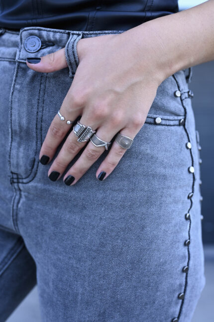 URBAN CODE URBAN CODE: THE RINGS – Ασημί σεβαλιέ δαχτυλίδι με ανάγλυφη υφή σε ethnic chic ύφος Eleven K Jewelry