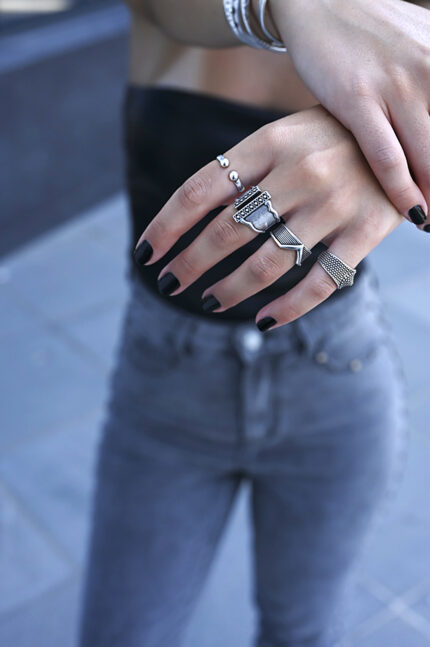 URBAN CODE URBAN CODE: THE RINGS – Ασημί ανοιχτό δαχτυλίδι με οργανική φόρμα σε minimal ύφος Eleven K Jewelry