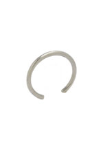 URBAN CODE SIRA – Βραχιόλι χειροπέδα ασημί σε λεία ή σφυρήλατη υφή Eleven K Jewelry