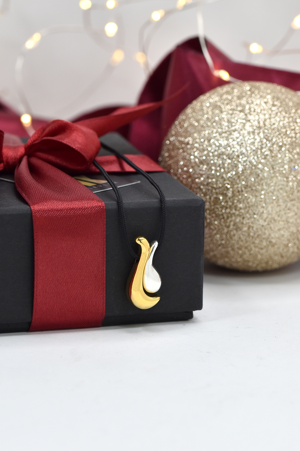 Κολιέ γούρι 2026 δίχρωμο με ασύμμετρη φόρμα elevenkjewelry.com Γούρια 2026 Γούρια 2026 Κολιέ γούρι 2026 δίχρωμο με ασύμμετρη φόρμα Eleven K Jewelry