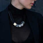 LEVEL K SIGN – Γυναικεία μακριά σκουλαρίκια με κάθετη μπάρα και γεωμετρική βάση Eleven K Jewelry