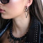 LEVEL K SHARD – Σκουλαρίκια μαύρα statement γεωμετρικά με τρίγωνα Eleven K Jewelry