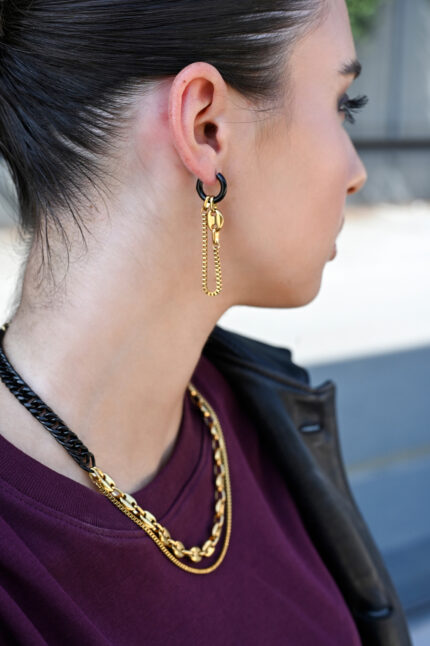 LEVEL K LINK – Γυναικεία σκουλαρίκια σε διχρωμία με μαύρο κρίκο & διπλή χρυσή αλυσίδα Eleven K Jewelry