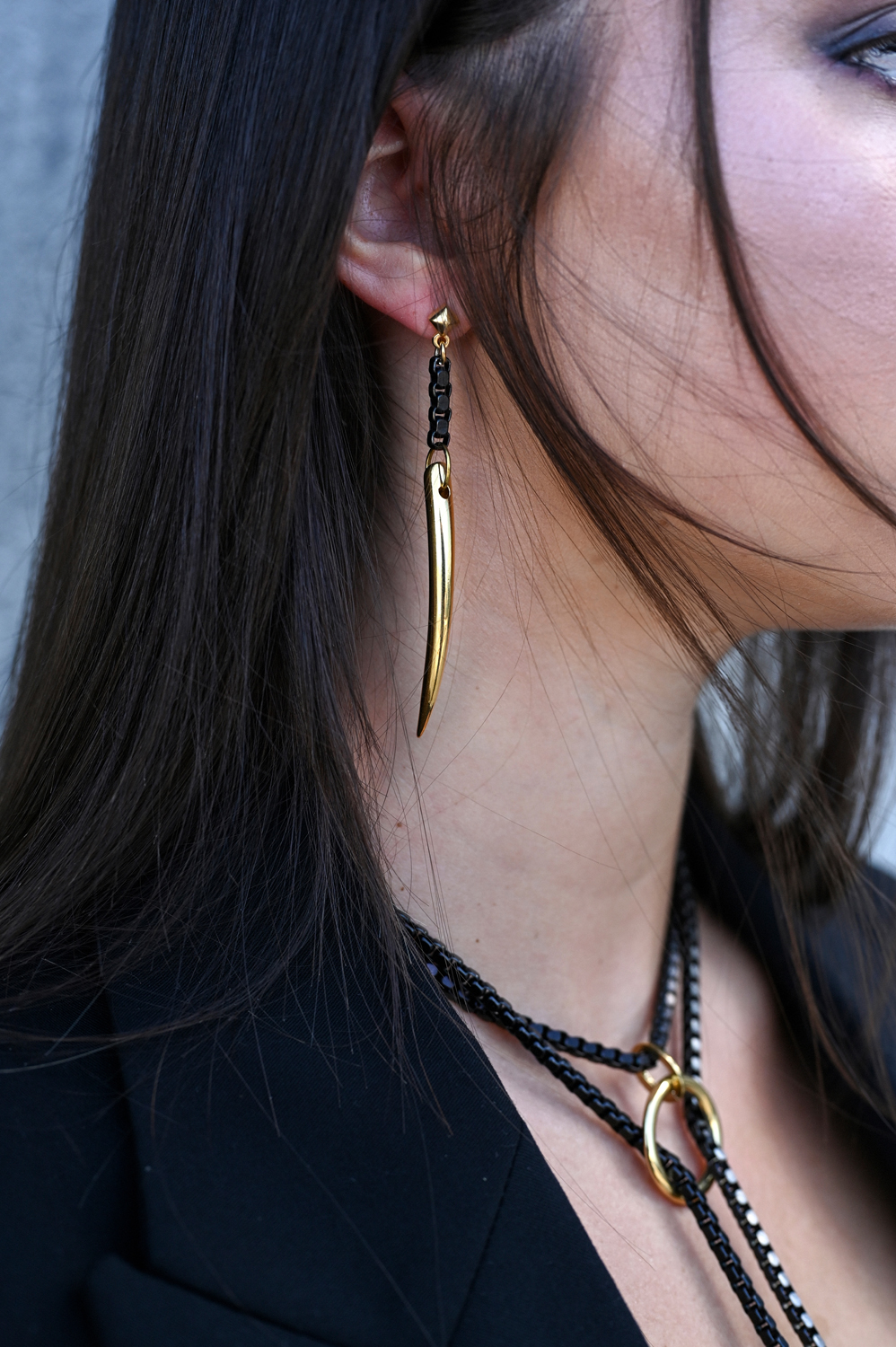 HAVOC – Μακριά σκουλαρίκια με μαύρη αλυσίδα και χρυσό στοιχείο elevenkjewelry.com LEVEL K LEVEL K HAVOC – Μακριά σκουλαρίκια με μαύρη αλυσίδα και χρυσό στοιχείο Eleven K Jewelry