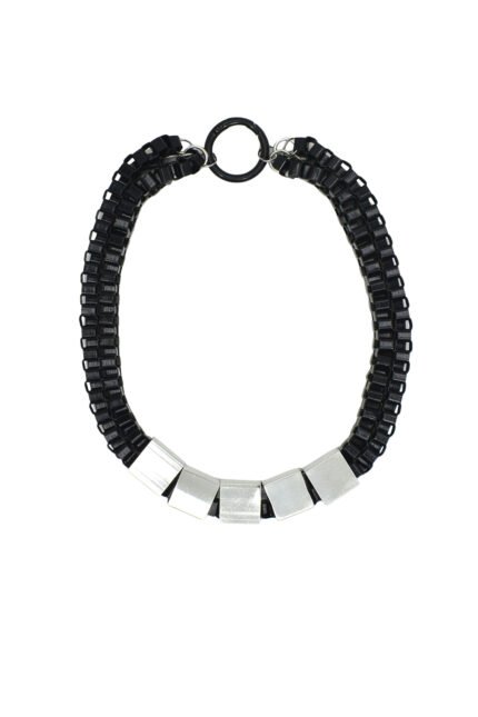 LEVEL K FORM – Γυναικείο μαύρο γεωμετρικό statement κολιέ με ασημί στοιχεία Eleven K Jewelry