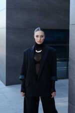 LEVEL K FORM – Γυναικείο μαύρο γεωμετρικό statement κολιέ με ασημί στοιχεία Eleven K Jewelry