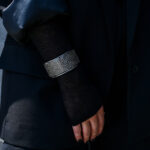 LEVEL K SIGN – Γυναικεία μακριά σκουλαρίκια με κάθετη μπάρα και γεωμετρική βάση Eleven K Jewelry