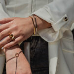 DUAL: The Capsule BOND – Δίχρωμο βραχιόλι-δαχτυλίδι hand chain με κρίκους και αλυσίδα Eleven K Jewelry