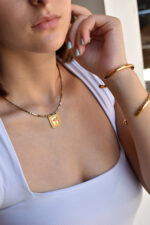 The Summer Edit Collection NAYA – Γυναικείο Κολιέ με Αιματίτη κι Επιχρυσωμένο Κρεμαστό Στοιχείο με Σμάλτο Eleven K Jewelry