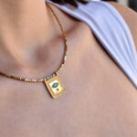 The Summer Edit Collection AZURA – Γυναικείο Κολιέ με Τυρκουάζ Πέτρες κι Επιχρυσωμένο Κρεμαστό με Σμάλτο Eleven K Jewelry